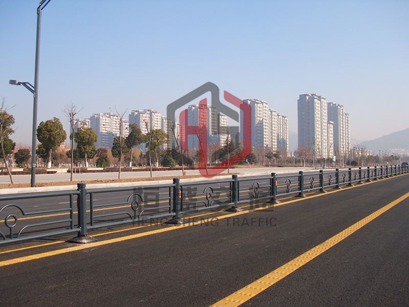 中央护栏