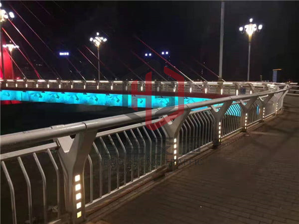 桥梁护栏
